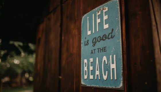 Life is good at the beach: Nicht immer muss es eine kostspielige Investition sein