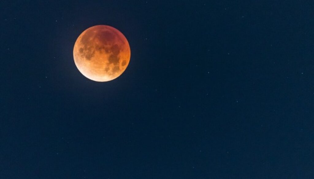 Wann ist die nächste Sonnenfinsternis oder Mondfinsternis sichtbar?