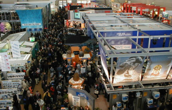 Cebit 2000 Messehalle - CC maebmij / Wikicommons