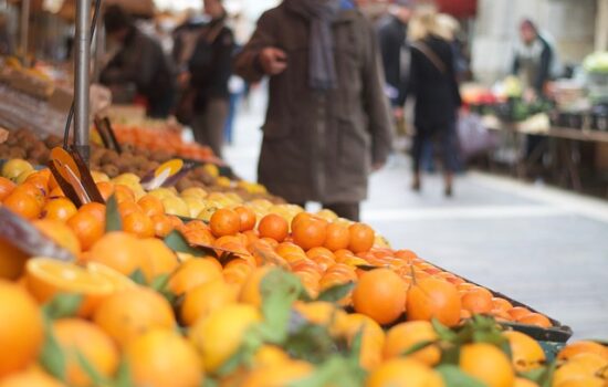 Abb Marktstand mit Orangen